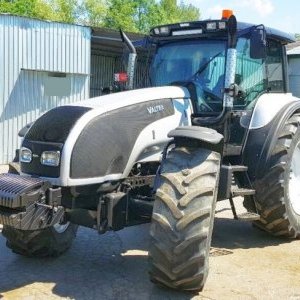 foto 210HP traktor Valtra T190 drehbarer Sitz