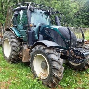 foto holz 150HP Valtra +anhanger mit kran (41/30t komplet