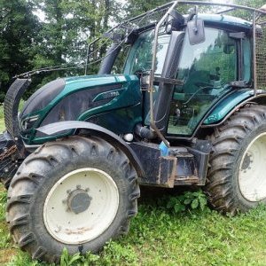 foto holz 150HP Valtra +anhanger mit kran (41/30t komplet